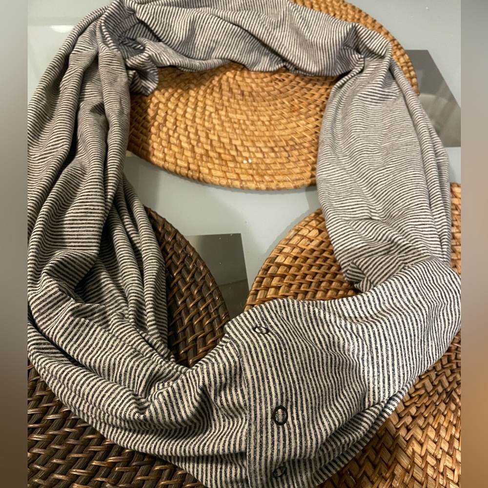 Lululemon One Size Vinyasa Scarf with Snaps - Picture 7 of 10